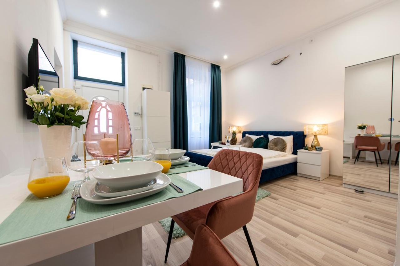 City Centre Deluxe Apartments Budapest Bagian luar foto